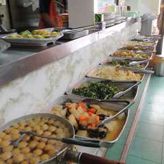 朝から夕方までいつでも家庭的な料理が味わえる