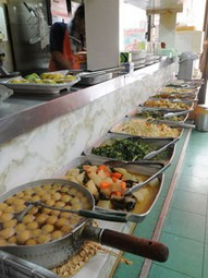 朝から夕方までいつでも家庭的な料理が味わえる