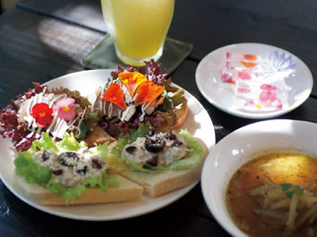 白神酵母で作る手作りパンのオープンサンドやデザート