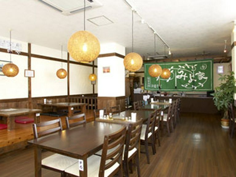 近隣の有名店で修行を重ね、09年2月オープン。