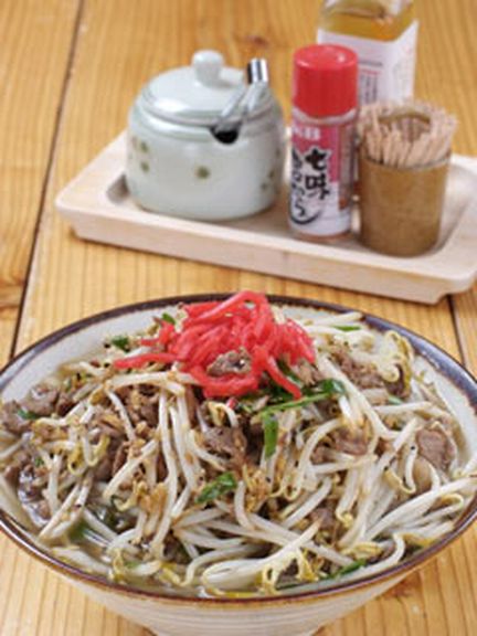 にんにく、コショウが効いたスタミナたっぷりのいしちゃーすば