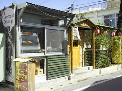 外国人が多い街だけあり、タコスや鳥の丸焼きなども出す