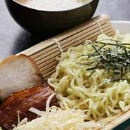 大盛り＋80円　特盛り＋150円