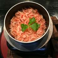 由比産桜えびの釜飯です。
