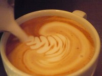 ～エスプレッソとは専用マシーンで高圧力をかけコーヒーの旨味だけを一気に抽出したものです～