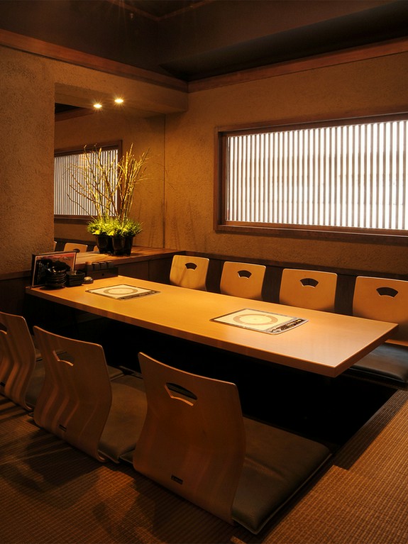 宴会やコンパに最適な個室もご用意。週末はご予約頂くと確実です