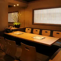 宴会やコンパに最適な個室もご用意。週末はご予約頂くと確実です