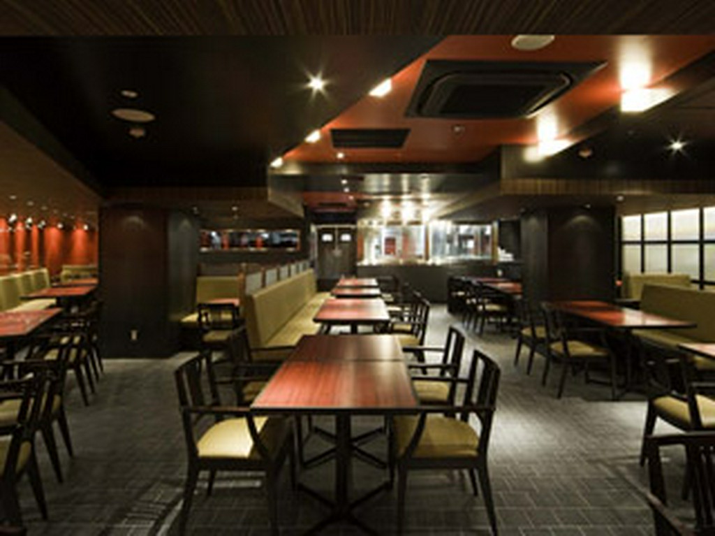 赤と黒を基調とした落ち着いた雰囲気