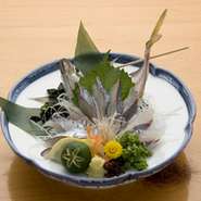 店内の生簀から調理します