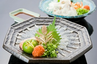 活ハギうす造り　100g　あら付き