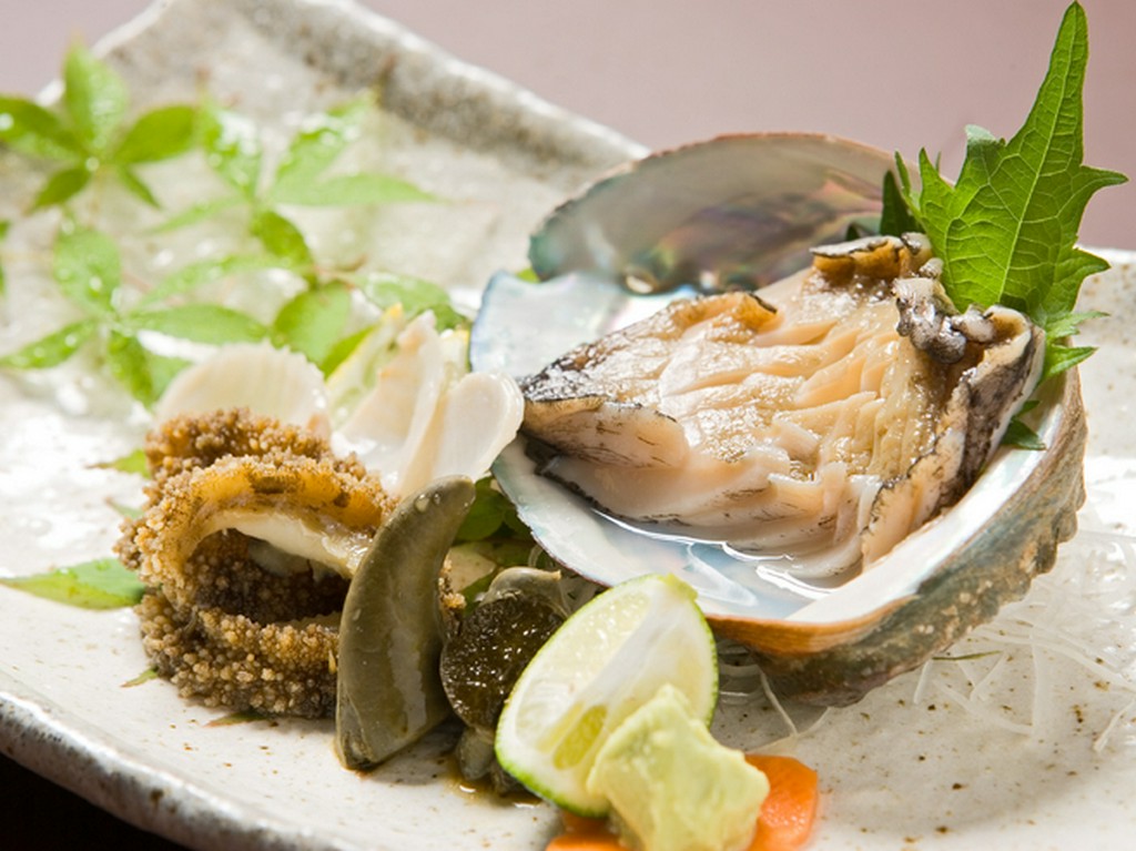 ご注文頂いてから生簀より調理しますので、超新鮮です