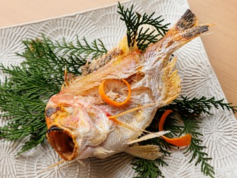 祝いの席に欠かせない。“人生の節目”を華やかに彩ってくれる『尾頭付きの鯛』