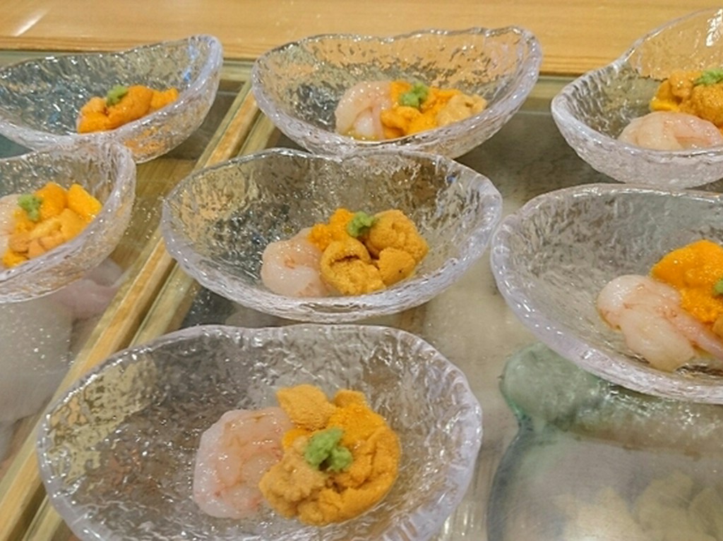 カウンターでのお食事がおすすめ