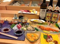 ・つまみ7品
・握り9～10貫
・お椀
※アレルギーなどはご予約の際にお申し付けください
※コース料理は完食まで約２時間を予定しています
※ご予約は17:30～19:30の各時間で対応させて頂きます