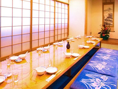 ご家族でのご会食や社用のご会合などに最適な個室をご用意