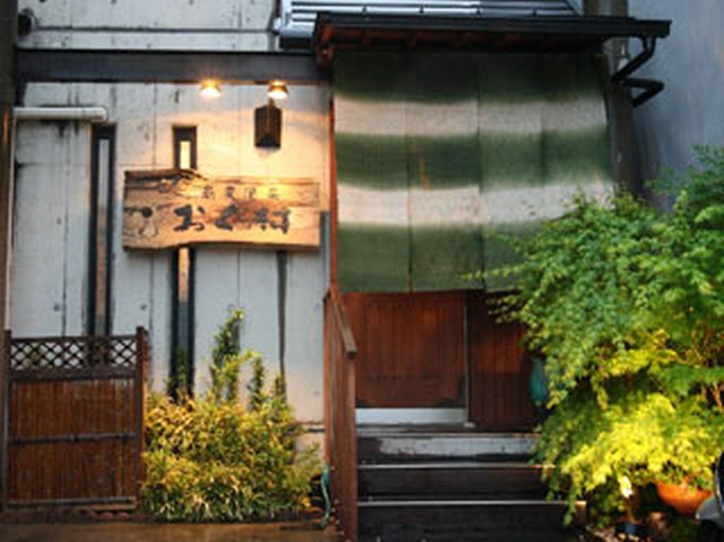 モダンと伝統が交錯した外観