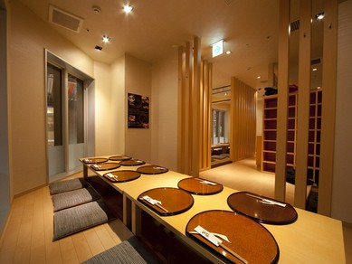 暖かな雰囲気の店内で落ち着いて食事を楽しめる！