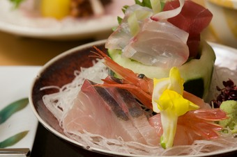 お刺身盛合わせ。新鮮な旬の食材をご提供します。
