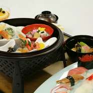 <にぎり寿司・焼物・揚物・小鉢・吸い物・治部煮・デザート>
