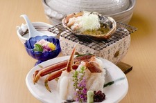 金沢と言えばカニ！カニの刺身、カニしゃぶ、焼きガニ等どれもこれも蟹をつかったお料理！蟹づくしのコース