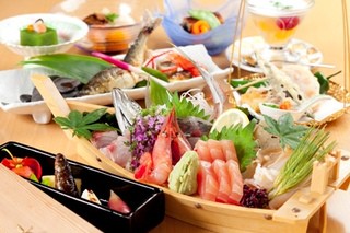 近江町市場は新鮮な食材の宝庫