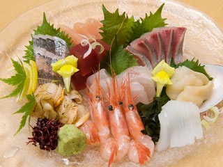 お刺身盛合わせ。新鮮な旬の食材をご提供します