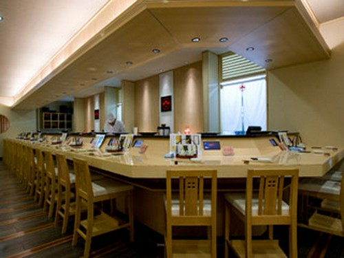 カウンター席　お好みの握りをご要望に応じて承ります。