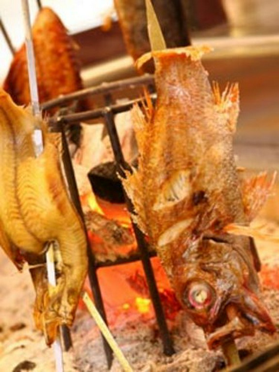 炭火で香ばしく焼き上げた『＜名物＞のどぐろ一本姿焼』