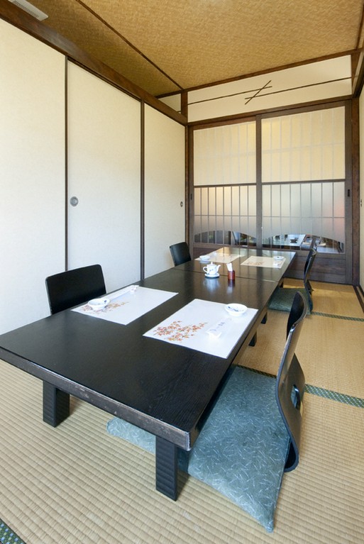 個室テーブル席ございます。ご予約時にご希望をお伝え下さい。