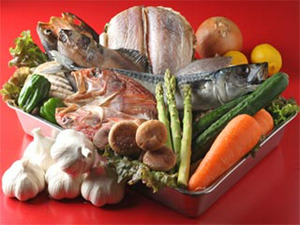 たっこのニンニク、八戸直送の鮮魚など新鮮素材を楽しめます