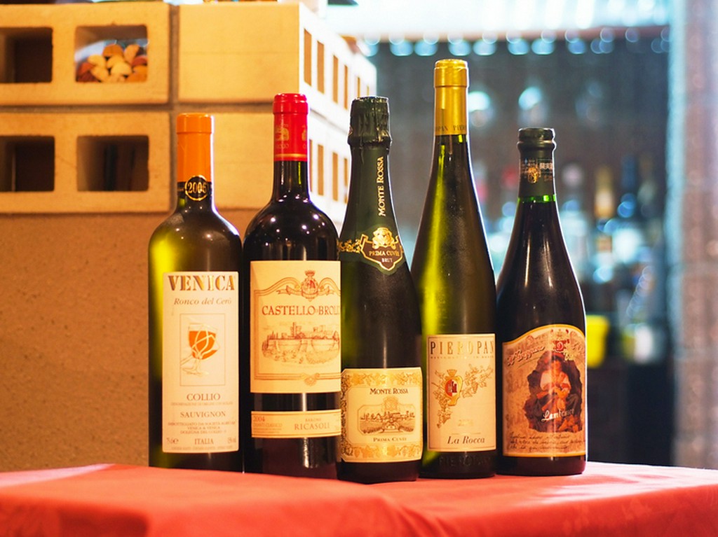 イタリア各地のワイン。