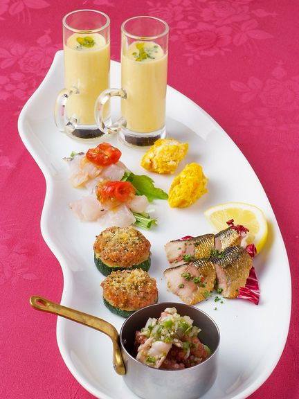 旬の食材を楽しむ、前菜6種盛り合せ。（2名様〜）