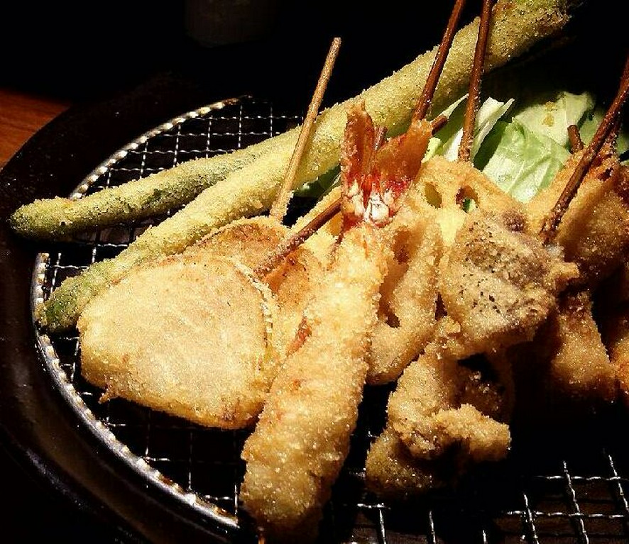 串カツを当店オリジナルの二十世紀梨ソースで召し上がれ＾＾