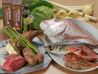 地元でとれた魚介類・旬菜と、当店考案の「とっとりソース」
