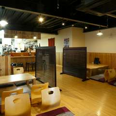 バラエティー豊かな料理を、じっくりと堪能できるくつろぎの空間