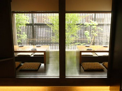 ネオジャパネスクと呼ぶにふさわしい、スタイリッシュなお座敷
