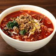 ・親鶏、豚骨、牛骨で5時間以上仕上げた濃厚スープ。
・胡麻をベースで、マーラー風味。
・手間かけた、自家製挽肉。