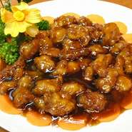 自家製黒酢で、肉がたっぷり。