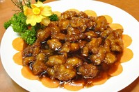 自家製黒酢で、肉がたっぷり。