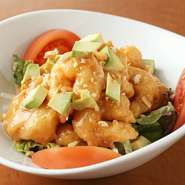 アボカドがたっぷり、自家製マヨネーズで！