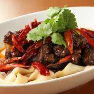 女子に大人気！混ぜれば混ぜる程香りが出る！※ランチサービス1人前950円。大盛150円。