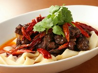 川崎初上陸!汁なし牛バラ刀削麺!