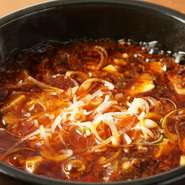 ※ランチ1日30食限定

・石焼麻婆豆腐セット（麺、ライス）　980円
・石焼麻婆豆腐つけ麺（刀削麺と平打ち麺を選べます）1030円