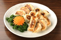 爆汁！
・国産豚バラブ挽肉を使用。
・餅粉をいれた餃子皮
・国産にら、キャベツ。

#ハッピーバースデー餃子
