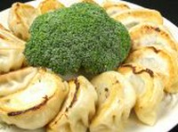 オーナーシェフ鄭が作っている。
・自家製頭挽肉で爆汁！

・濃厚スープで煮る、蒸す、焼く。絶妙な食感。
・野菜がタップリ、スタミナ料理。
・特注皮、プリンプリン。
