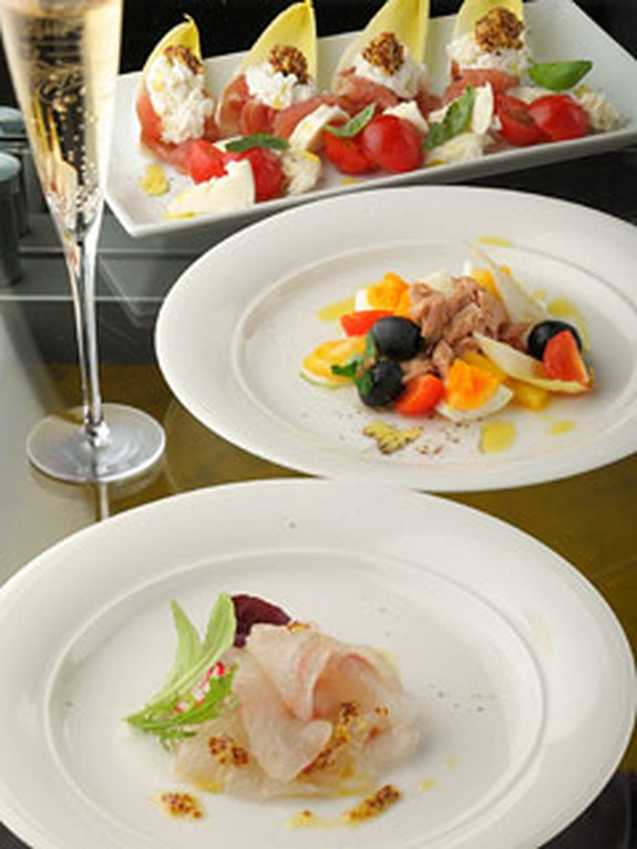 前菜にカルパッチョ…コース料理や飲み放題もOK