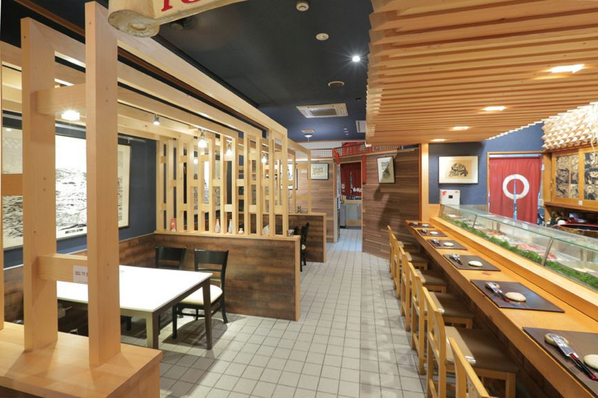 広々とした店内。本日のおすすめは・・・