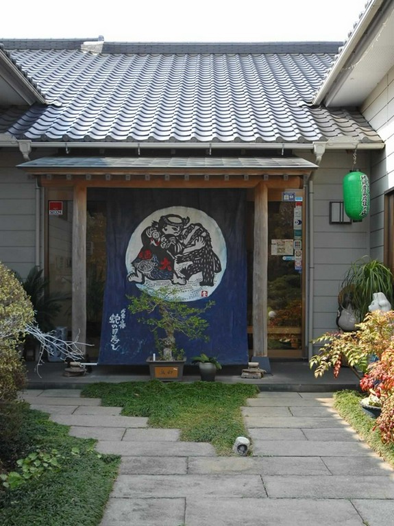 地産地消を目指す〈緑提灯〉のお店です。