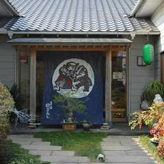 地産地消を目指す〈緑提灯〉のお店です。