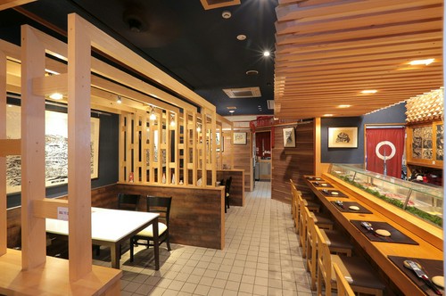 お寿司屋さんとは思えない味のある室内。